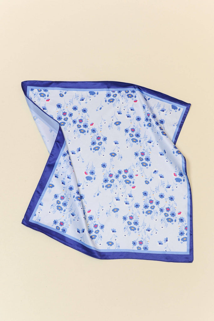 PETITE FLOWER PRINT SILKY FEELING BANDANA SCARF | 21SC397BLUE: BLUE